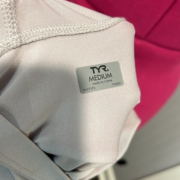 WOMENS TYR PULLOVER SZ M - Picture 7 of 8